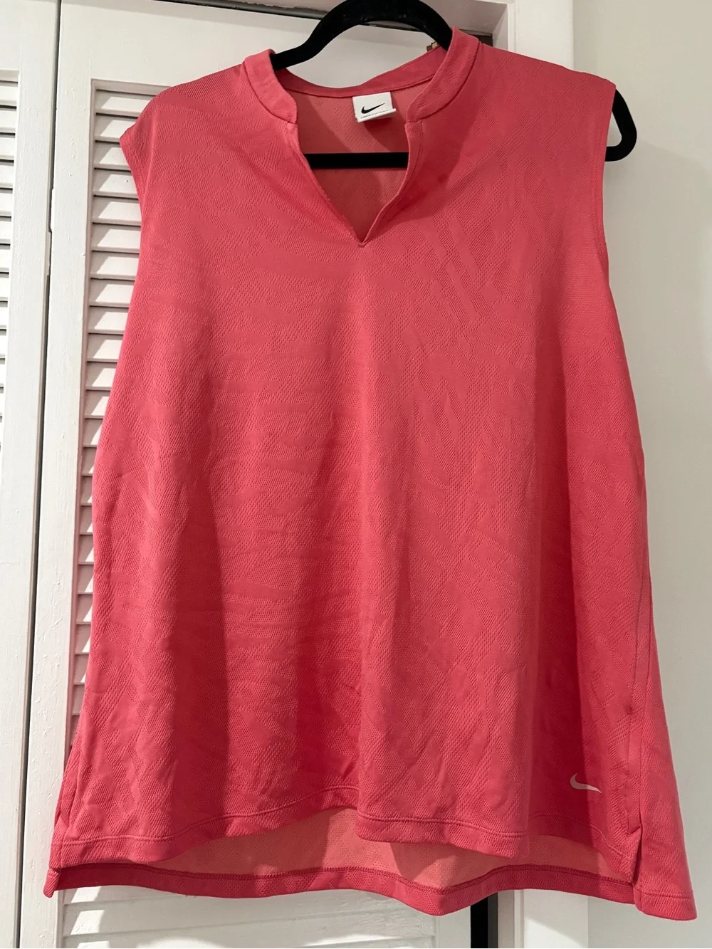 Nike Women’s Coral Pink Sleeveless Athletic Tank Top